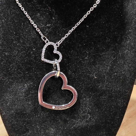 Jewelry - Elegant Silver Heart Pendant Necklace